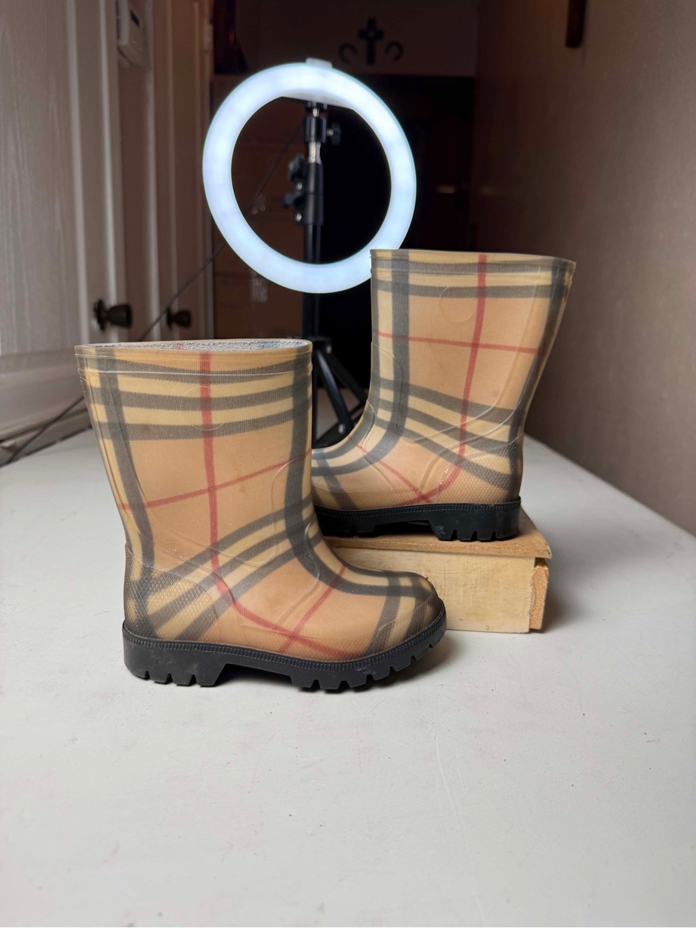 Burberry Kids Waterproof Rain Boots
Tan, beige, and red plaid pattern
#rainboots